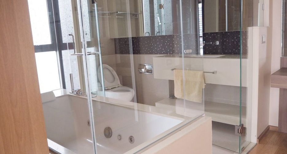 For rent 2 bedrooms condo in Sathon, Bangkok