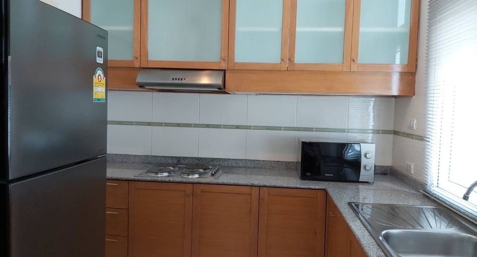 For rent 3 bedrooms apartment in Watthana, Bangkok