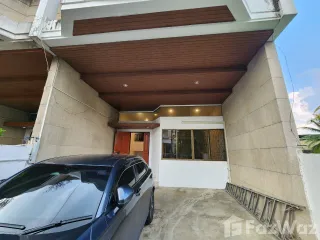 For rent 4 bedrooms house in Phra Khanong, Bangkok