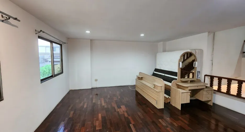 Casa en alquiler de 4 habitaciones en Phra Khanong, Bangkok