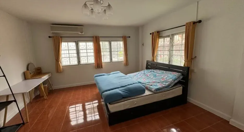 For rent 3 bedrooms townhouse in Suan Luang, Bangkok