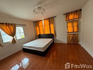 Casa adosada en alquiler de 3 habitaciones en Suan Luang, Bangkok