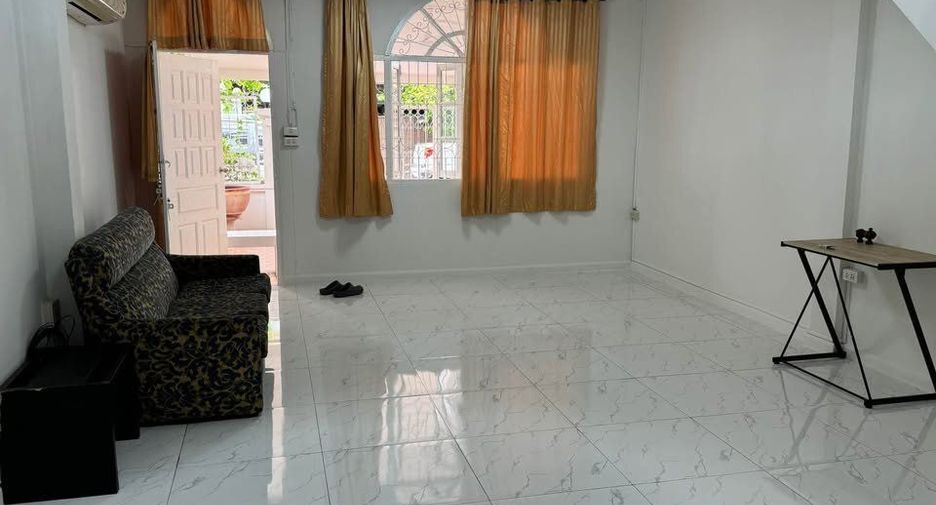 For rent 3 bedrooms townhouse in Suan Luang, Bangkok
