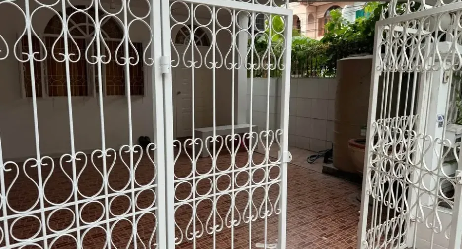 For rent 3 bedrooms townhouse in Suan Luang, Bangkok