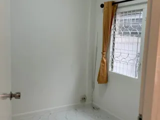 Casa adosada en alquiler de 3 habitaciones en Suan Luang, Bangkok