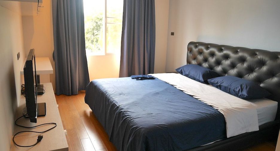 For rent 2 bedrooms condo in Watthana, Bangkok