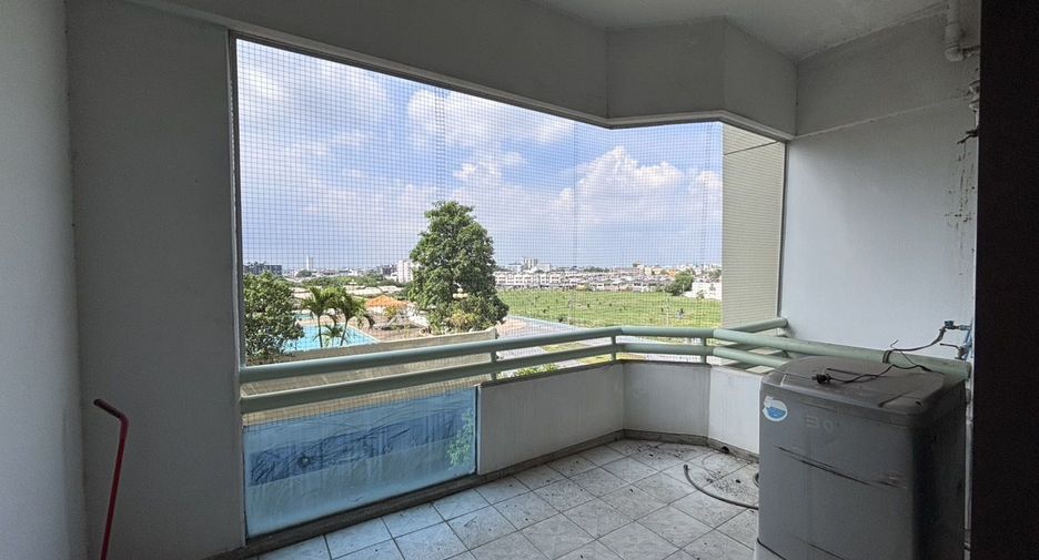 For rent 2 bedrooms condo in Bang Na, Bangkok