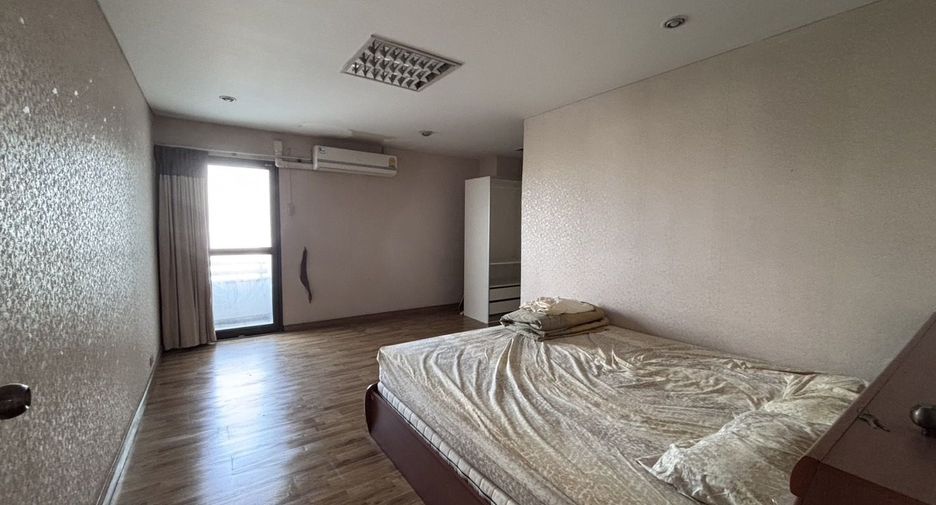 For rent 2 bedrooms condo in Bang Na, Bangkok