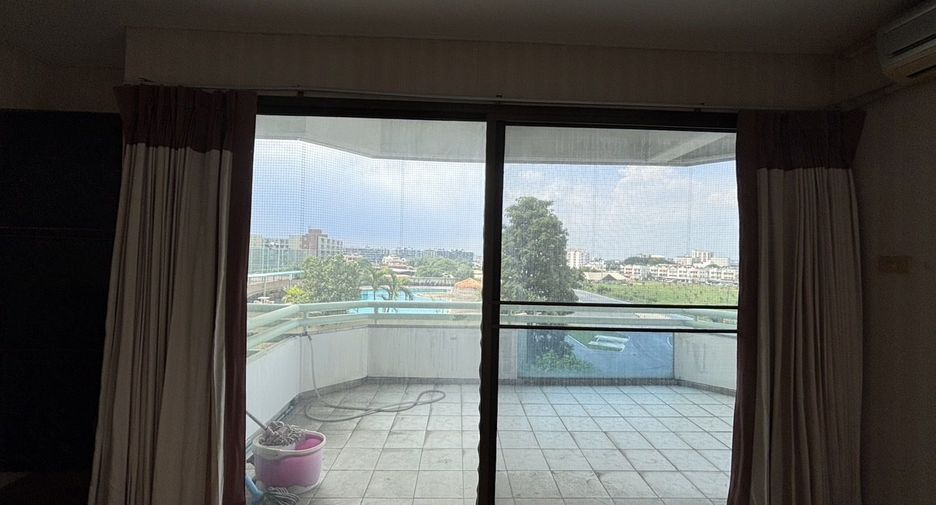 For rent 2 bedrooms condo in Bang Na, Bangkok