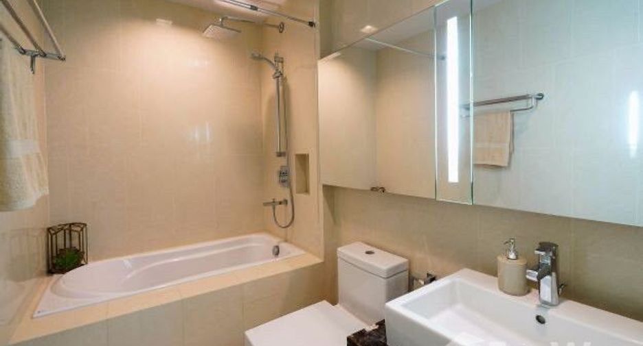 For rent 3 bedrooms condo in Khlong Toei, Bangkok