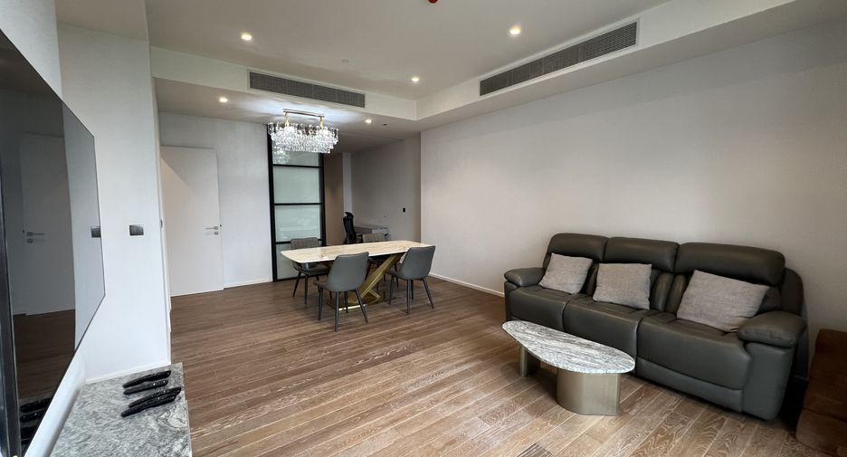For rent 2 bedrooms condo in Pathum Wan, Bangkok