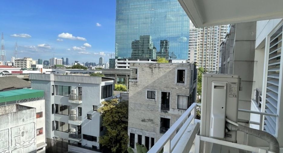 For rent 2 bedrooms condo in Phaya Thai, Bangkok