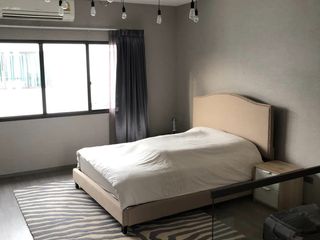 Casa adosada en alquiler de 3 habitaciones en Lat Phrao, Bangkok