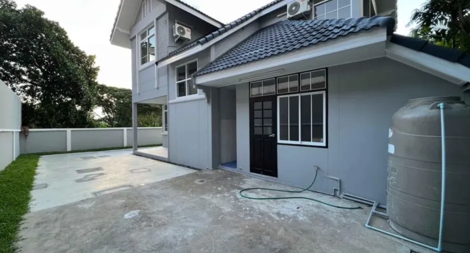 For rent 3 bedrooms house in Saphan Sung, Bangkok