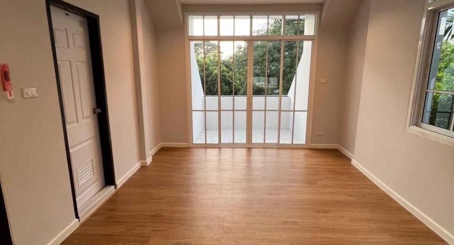 For rent 3 bedrooms house in Saphan Sung, Bangkok