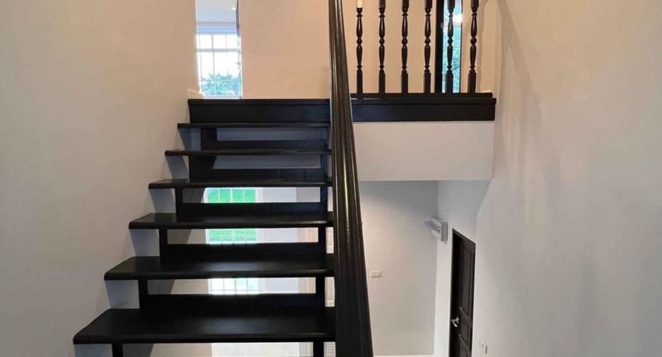 For rent 3 bedrooms house in Saphan Sung, Bangkok