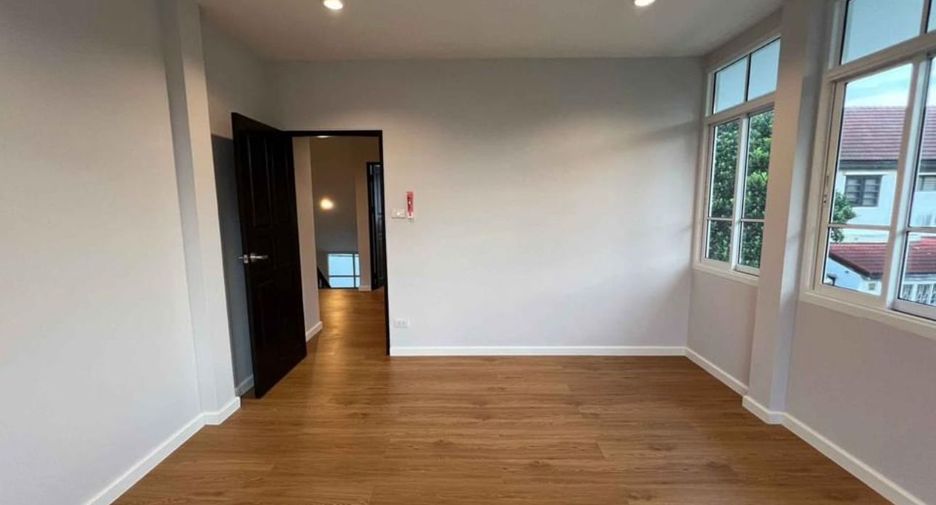 For rent 3 bedrooms house in Saphan Sung, Bangkok