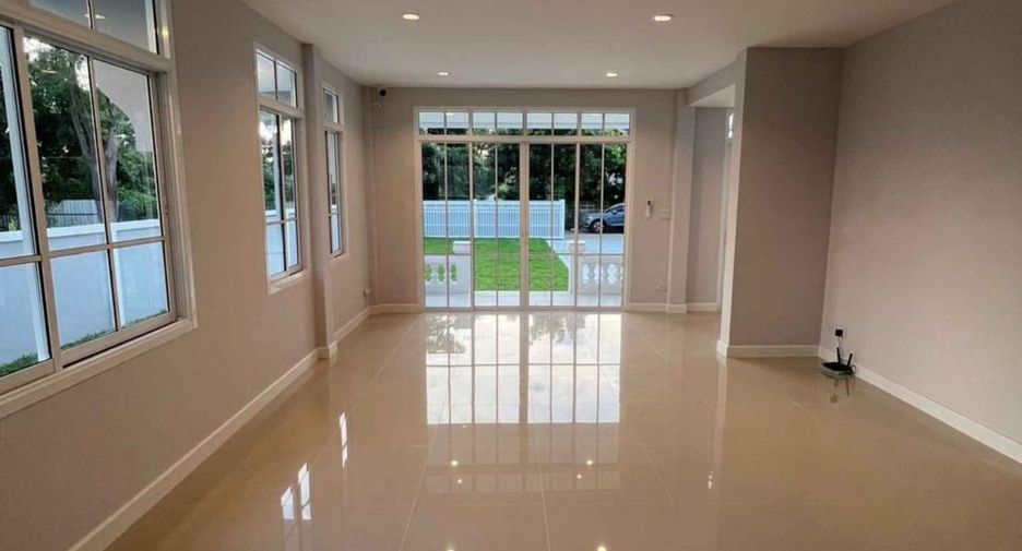 For rent 3 bedrooms house in Saphan Sung, Bangkok
