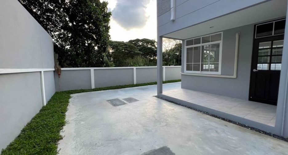 For rent 3 bedrooms house in Saphan Sung, Bangkok