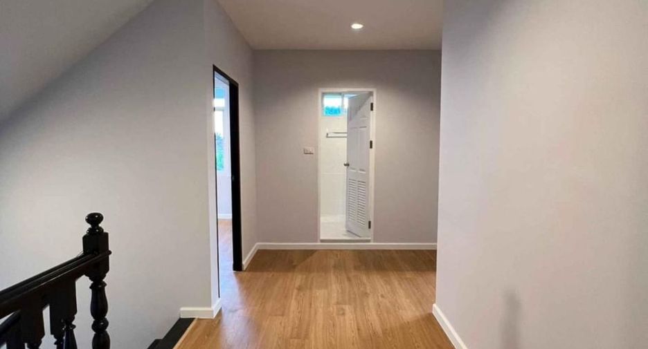 For rent 3 bedrooms house in Saphan Sung, Bangkok