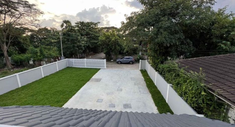 For rent 3 bedrooms house in Saphan Sung, Bangkok