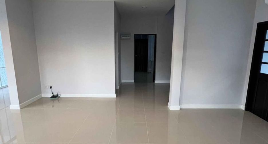 For rent 3 bedrooms house in Saphan Sung, Bangkok