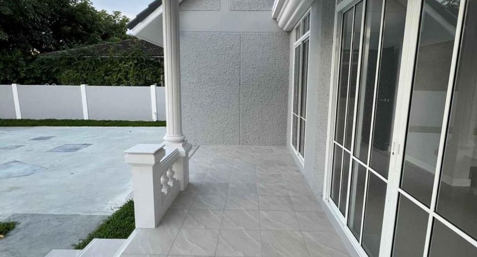 For rent 3 bedrooms house in Saphan Sung, Bangkok