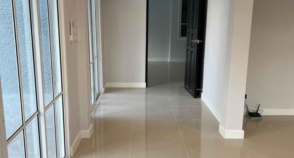 For rent 3 bedrooms house in Saphan Sung, Bangkok