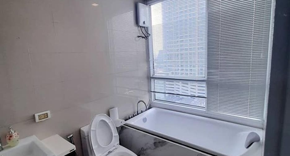 For rent 3 bedrooms condo in Khlong Toei, Bangkok