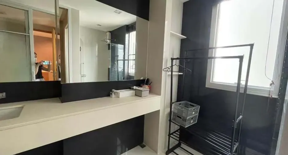 For rent 1 bed condo in Huai Khwang, Bangkok