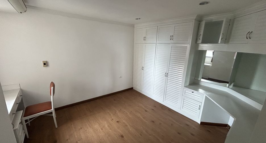 For rent 3 bedrooms condo in Watthana, Bangkok