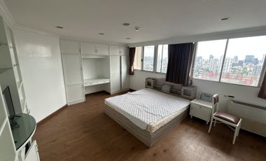 For rent 3 bedrooms condo in Watthana, Bangkok