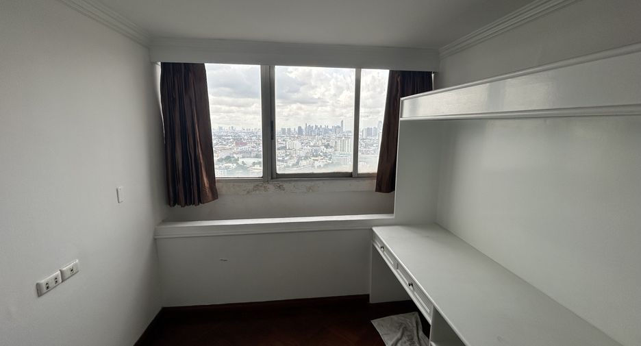 For rent 3 bedrooms condo in Watthana, Bangkok