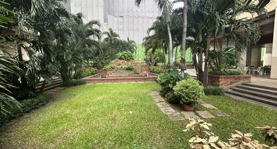 For rent 3 bedrooms condo in Watthana, Bangkok
