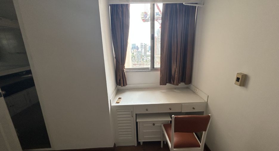 For rent 3 bedrooms condo in Watthana, Bangkok