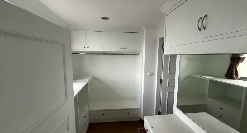 For rent 3 bedrooms condo in Watthana, Bangkok