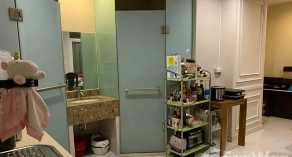 For rent 2 bedrooms condo in Bang Rak, Bangkok