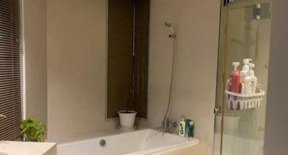 For rent 2 bedrooms condo in Bang Rak, Bangkok