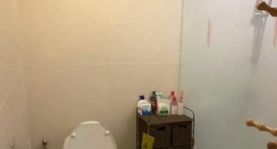 For rent 2 bedrooms condo in Bang Rak, Bangkok