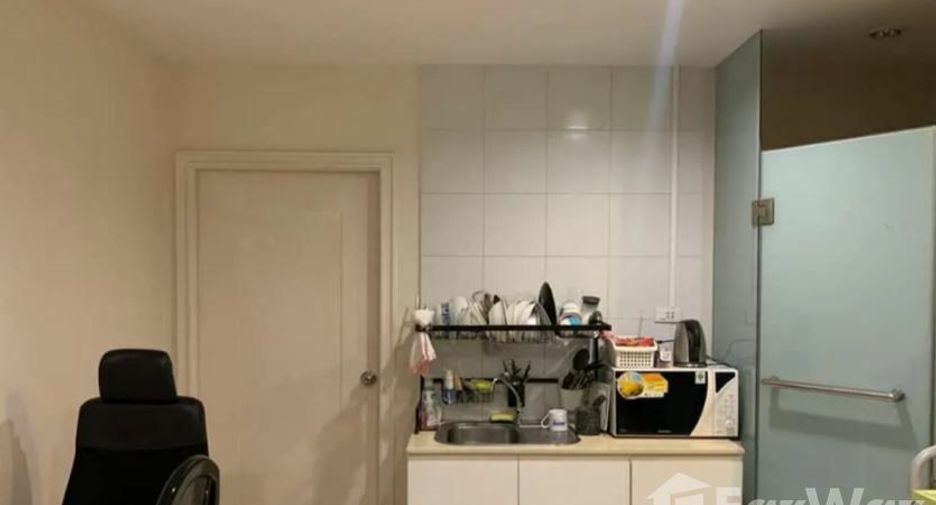 For rent 2 bedrooms condo in Bang Rak, Bangkok