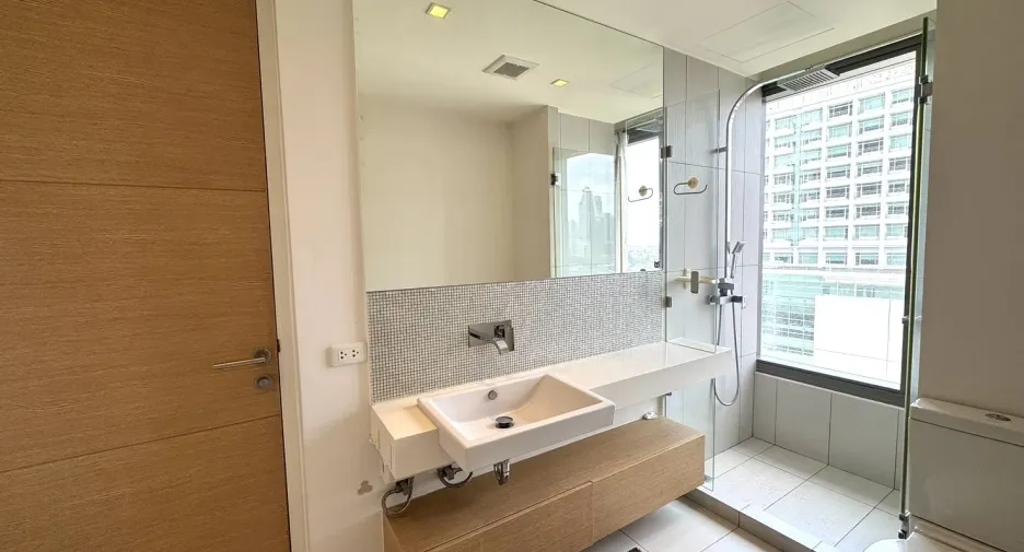 For rent 2 bedrooms condo in Khlong Toei, Bangkok