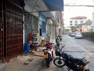 For rent 4 bedrooms townhouse in Sathon, Bangkok