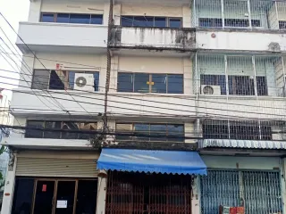 For rent 4 bedrooms townhouse in Sathon, Bangkok