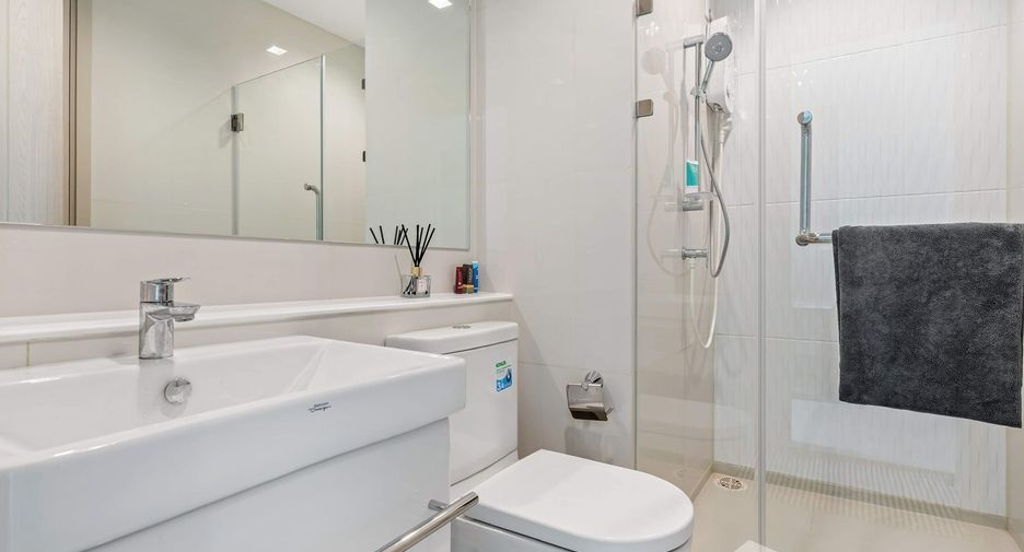 For rent 2 bedrooms condo in Pathum Wan, Bangkok