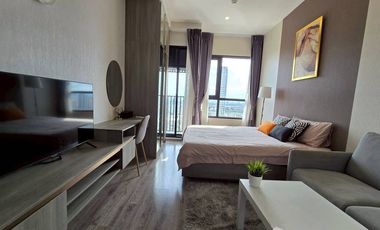 Wohnung zur Miete mit Studio in Watthana, Bangkok