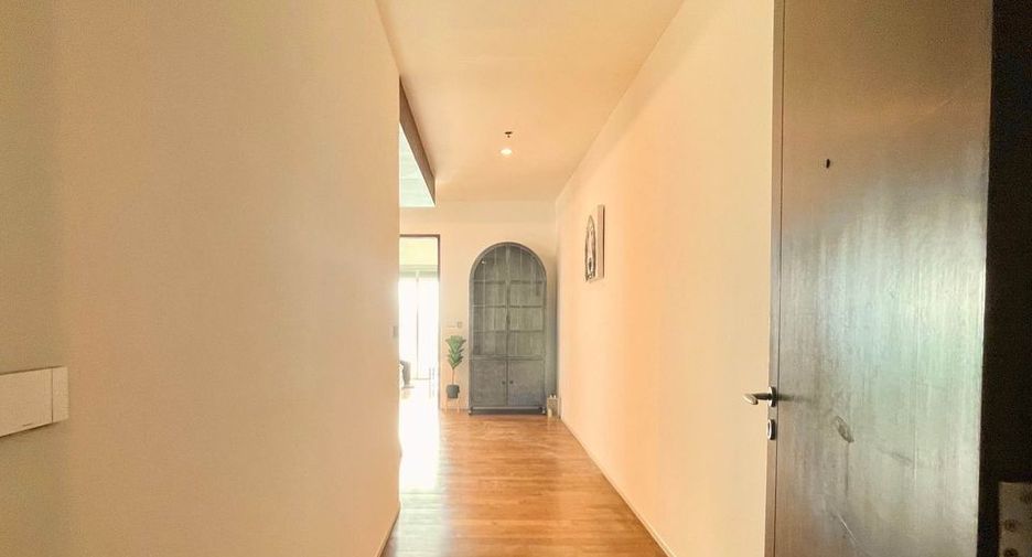 For rent 3 bedrooms condo in Khlong Toei, Bangkok
