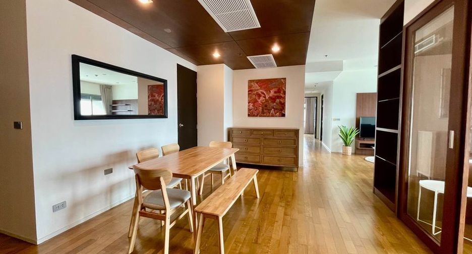 For rent 3 bedrooms condo in Khlong Toei, Bangkok