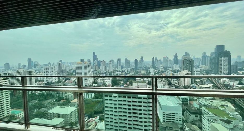 À louer 3 chambres condo à Khlong Toei, Bangkok