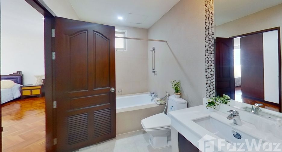 For rent 3 bedrooms condo in Watthana, Bangkok
