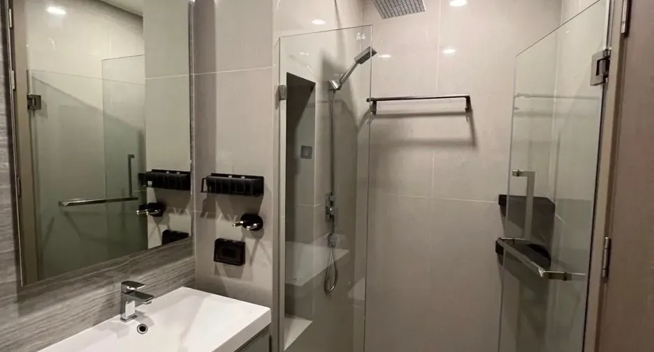 For rent 1 bed condo in Phaya Thai, Bangkok